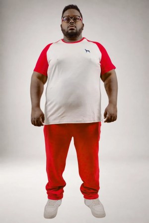 t shirt raglan rouge vue porté avant 1