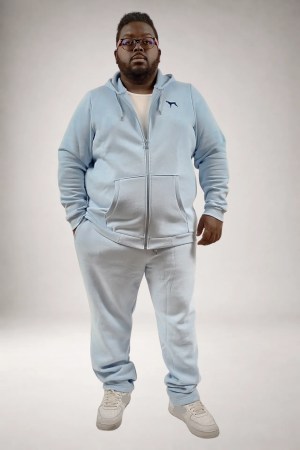 Jogging bleu ciel porté vue avant 1