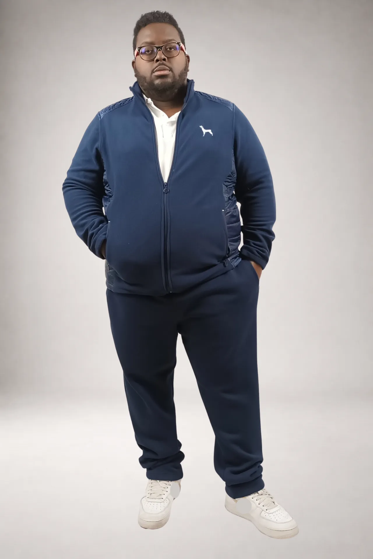 Veste polaire portée vue de face 1 Veste polaire portée vue de face 1