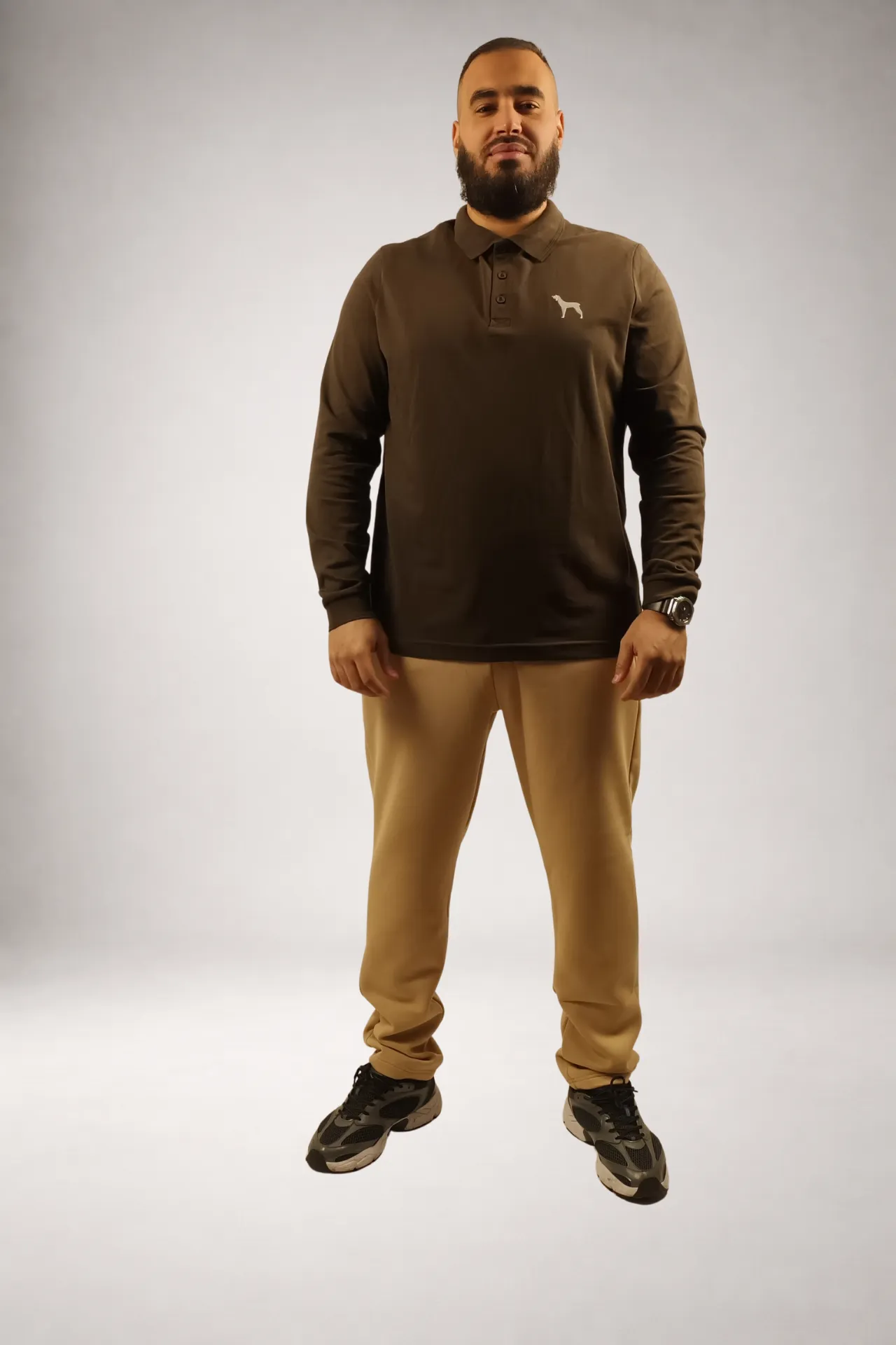 polo marron vue porté face avant polo manches longues homme